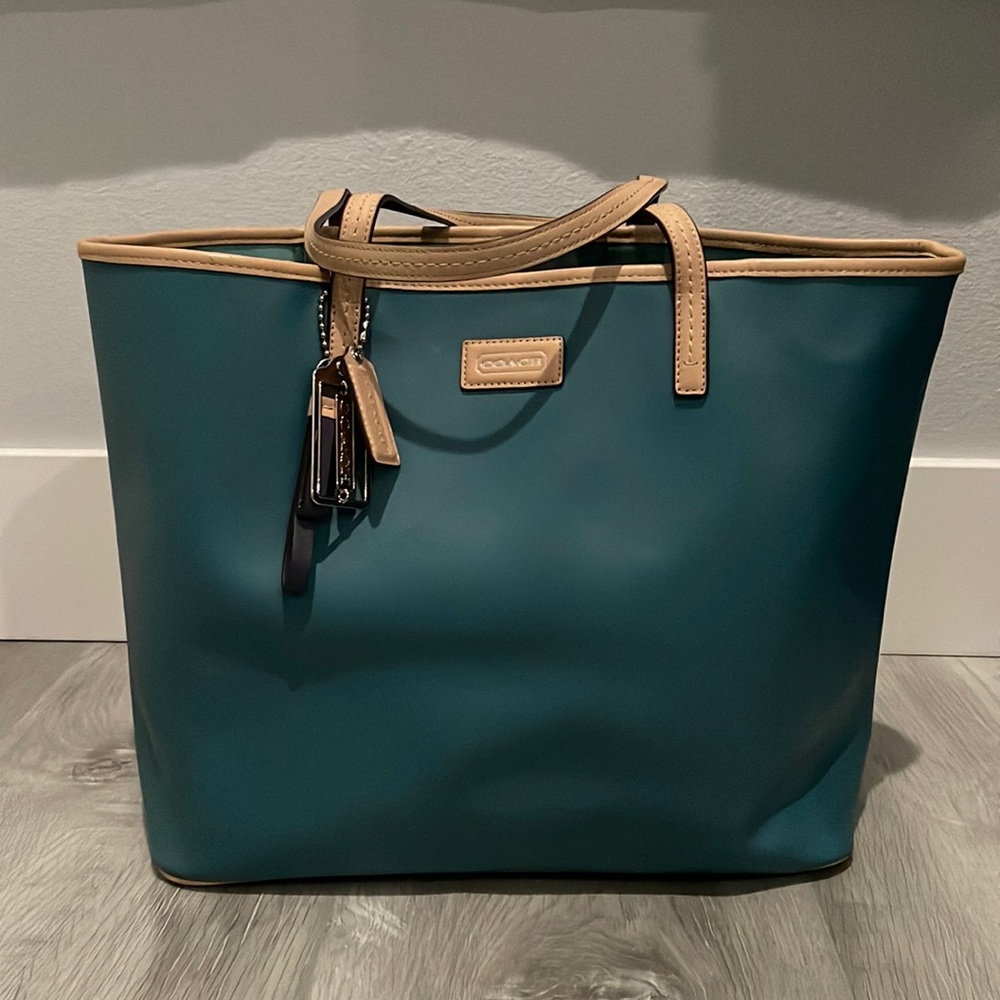 COACH Tote